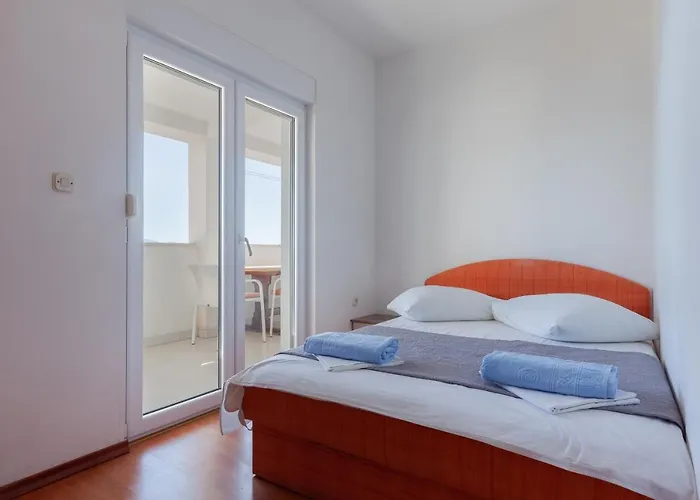 With Parking Spaces Igrane, Makarska - 4891 דירה *